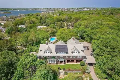 Image de Edgemoor Estate 13 Beds 6. 5 Bath (Sleeps 26) - Heated Pool Jacuzzi Beach