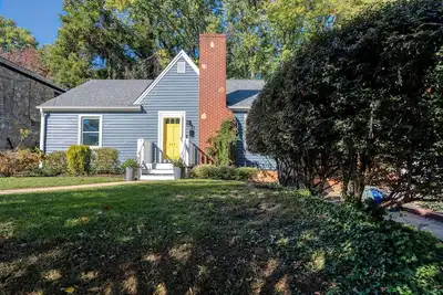 Image de Sunset Cottage: Charming 2-bdrm house w/ king bed in WinstonSalem; great locatio