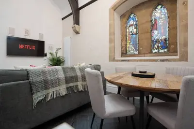 Image de Rare Historic Church | Stained Glass | Parking
