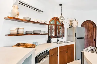 Image de @TheCasaPina - 3 Blocks From The Beach, Walkable To Town!
