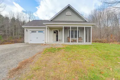 Image de Ski, Hike & Boat: Modern Bridgton Retreat