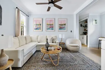Image de Belle Haven Duplex - Downtown - New Renovation!