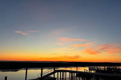 Image de Experience Golden Hour- A Charming Bayfront Home, Minutes to Stone Harbor