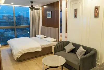 Image de Luxury studio apartment—family/couple friendly—w/rooftop garden and pool