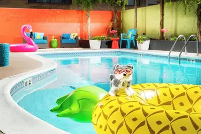 Image de Seattle Stay w/ Welcoming Vibes | Seasonal Outdoor Pool Access, 2 Family Rooms