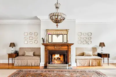 Image de Downtown Charleston Awaits: Your Cozy, Inviting Retreat | 2 Family Rooms