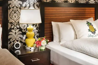 Image de Duet Two Queen, The Maxwell: Pet-Friendly, Pool, Near Pike Place Market, 2 Units