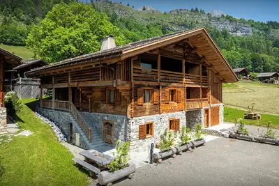 Image de Chalet Happysnow - bien-être pour 15 au coeur des Alpes - Ovo Network