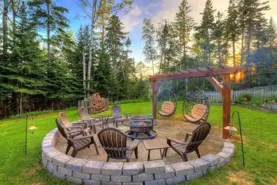 Image de Beautiful Spacious Well-Stocked Home in Downtown Rangeley. Pet & Family Friendly