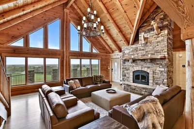 Image de Hillside Cabin w/ Slps 20+ 11bd 3ba Fireplace & Hot Tub