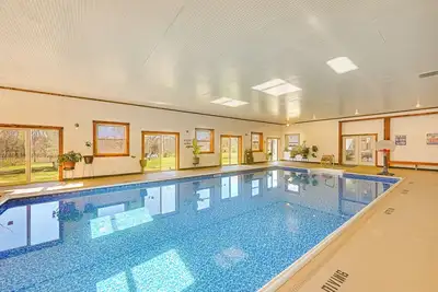 Image de 8-Acre Bridgman Oasis: Pool, Hot Tub & Game Room
