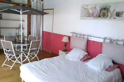Image de Chambre A avec piscine partagée, Wi-Fi et climatisation