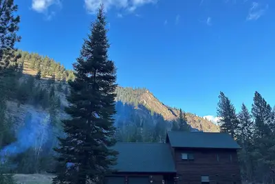 Image de Rustic Big Sky \"Cabin\"