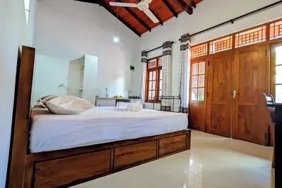 Lavish Lodge, Tangalle - Work From Anywhere Haven!