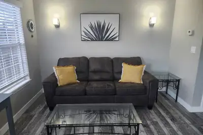 Image de 2br Cozy Condo ~ Centrally Located ~ Free Tickets Included! (Fc 53-5)