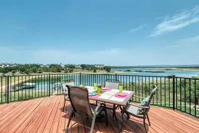 Image de Lake Oaks Landing - Sunset Lake Views & Access to All Lago Vista Amenities