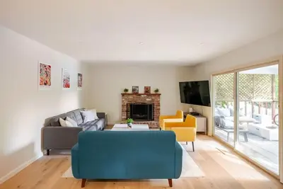 Image de Casita Sonoma: Enchanting remodeled 3bd/2ba home, Chef's kitchen, modern style