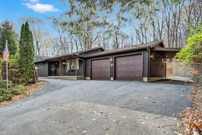 Image de The Hawk's Nest-A charming 2-bedroom house. Hike to Hawk Mountain \/Appalachian