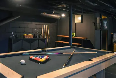Image de >Regal Bricks< - Fire Pit - Elevated Deck - Pool Table - King Bed