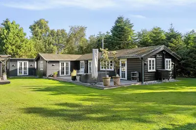Image de Charming log cabin near the sea