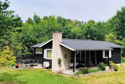 Image de Cozy cottage steps from Lyngsbæk beach