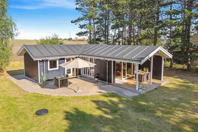 Image de Idyllic family summer house 75 meters.