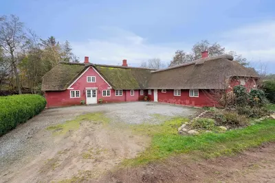 Image de Idyllic summer house near forest and beach