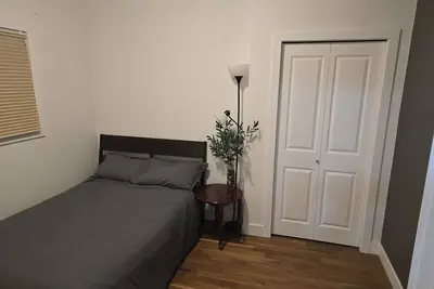 Image de Kensington Area 10 Mins To Downtown! Clean and friendly! Temporary stays!