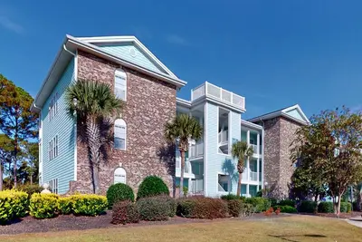 Image de Coastal Condo with golf course view and shared pool access