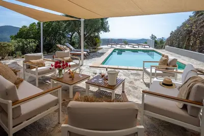 Image de Villa de Rêve climatisée avec Piscine et Vue Mer pour 10 personnes à La Londe-Les-Maures