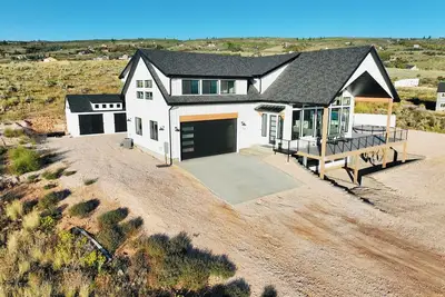 Image de Bear Lake getaway for the whole family! Sleeps 32! Beach access included! !
