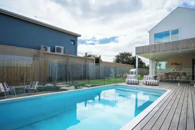 Image de Luxe Coastal Retreat with Pool Near Beach and Golf