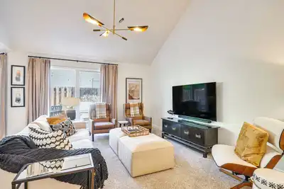 Image de Deck & Gas Fire Pit: Gorgeous Home in Beaverton!
