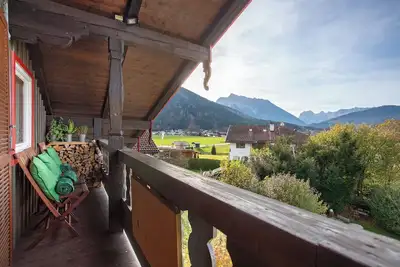 Image de Appartement 'Haus Alpenveilchen - Appartement 4' avec vue sur les montagnes, balcon et Wi-Fi