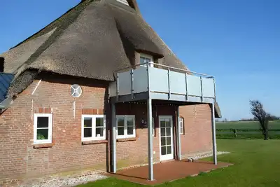 Image de Appartement 'Am Halbmond 1' avec terrasse privée, jardin partagé et Wi-Fi