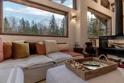 Image de Chalet des Eaux Rousses - Sauna - Rénové -Privé -