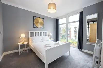 Image de The Sharston- Close To Airport- Free Secure Parking