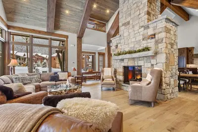 Image de Book a Summer Getaway Today! Keystone Mountain Home with Private Hot Tub, Fire Pit, and Fireplace!