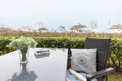 Image de Vacation apartment Fischbrötchen with terrace in Haus Seeblick in Kellenhusen
