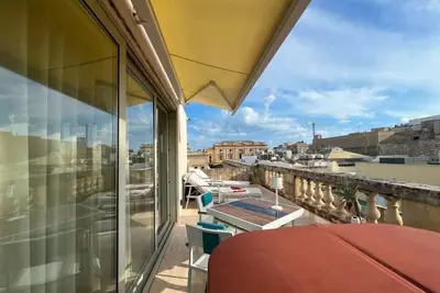 Exclusive Duplex Penthouse with Jacuzzi and Panoramic Views in Valletta