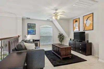 Image de Black and White Rental 4-bedroom home in charming Grand Prairie with Ac, WiFi