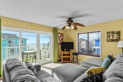 Image de Condo with Pool - Walk to Freeman Park or Tiki Bar