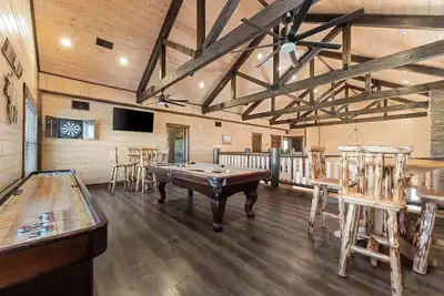 Image de Private Pool! Rustic Charm! Steps from the Lake!