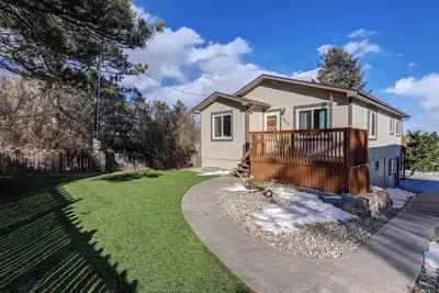 Image de Welcome to our 5 bedroom 2 bathroom home in Charming Palmer Lake