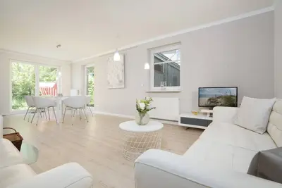 Image de Summertime vacation home with terrace and beach chair in Eutin-Fissau