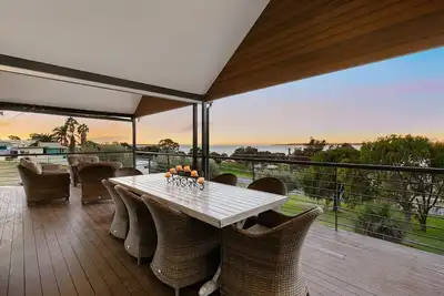 Image de Chillin' in Cozy Waterfront Family Friendly Retreat