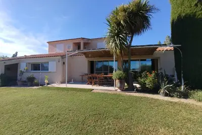 Image de Maison de campagne avec piscine, vue sur 15 ha de prairies, à 8 kms d’Arles.