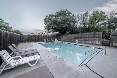 Image de Sunny Side Town Home - 2br/2ba - Seasonal Pool