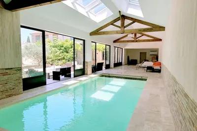 Image de Le grand mas du Couchadou avec piscine intérieure chauffée pour 15 personnes
