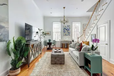 Image de Savannah Soul on Whitaker, Modern | Relaxing